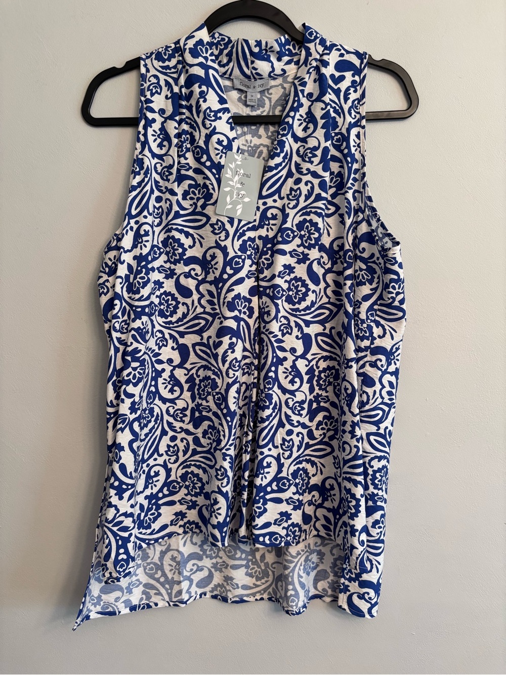 NWT Floral & Ivy Sleeveless Floral-Scroll Tank Top